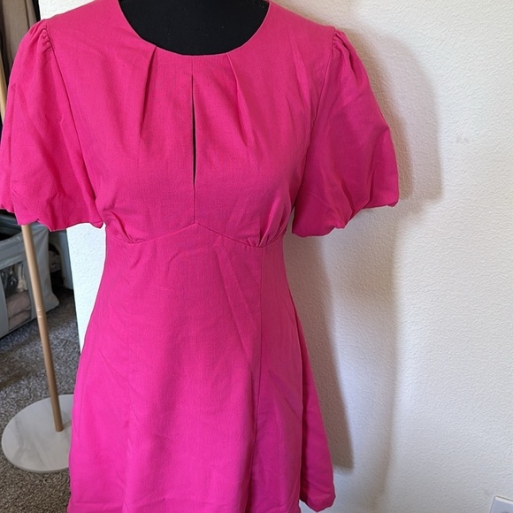 Nwot Barbie pink Balloon SLV Mini
BALLOON SLV COTTON MINI DRESS 100% Cotton - Picture 4 of 5